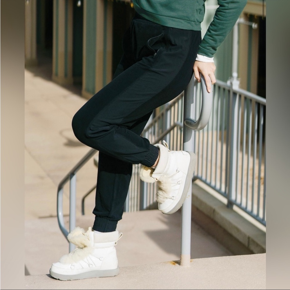 Zyia black fleece joggers